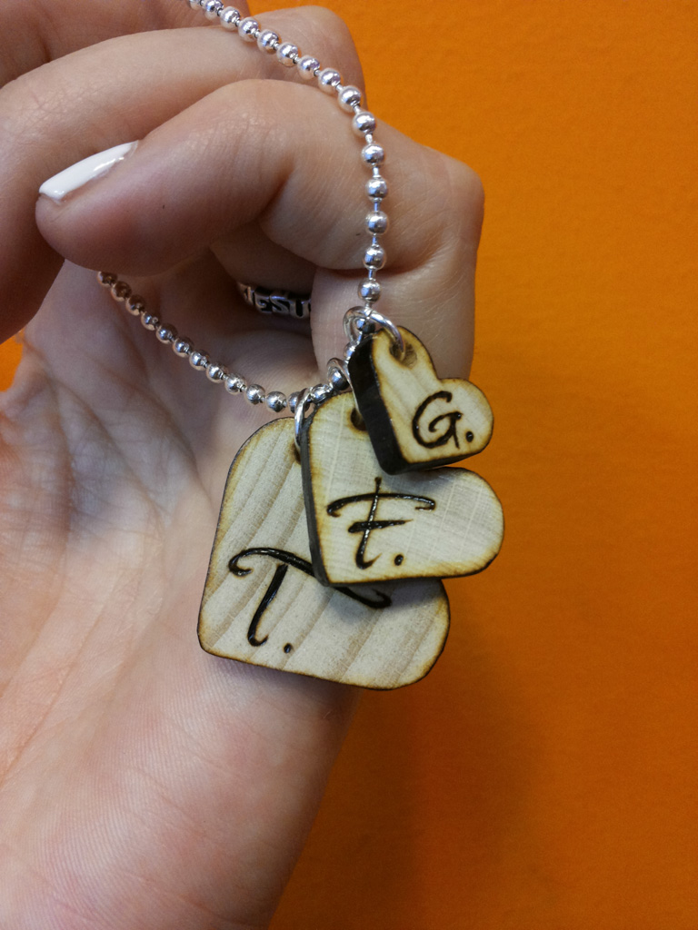 Collana a tre cuori Personalizzabile | cuori in legno | dimensioni variabile