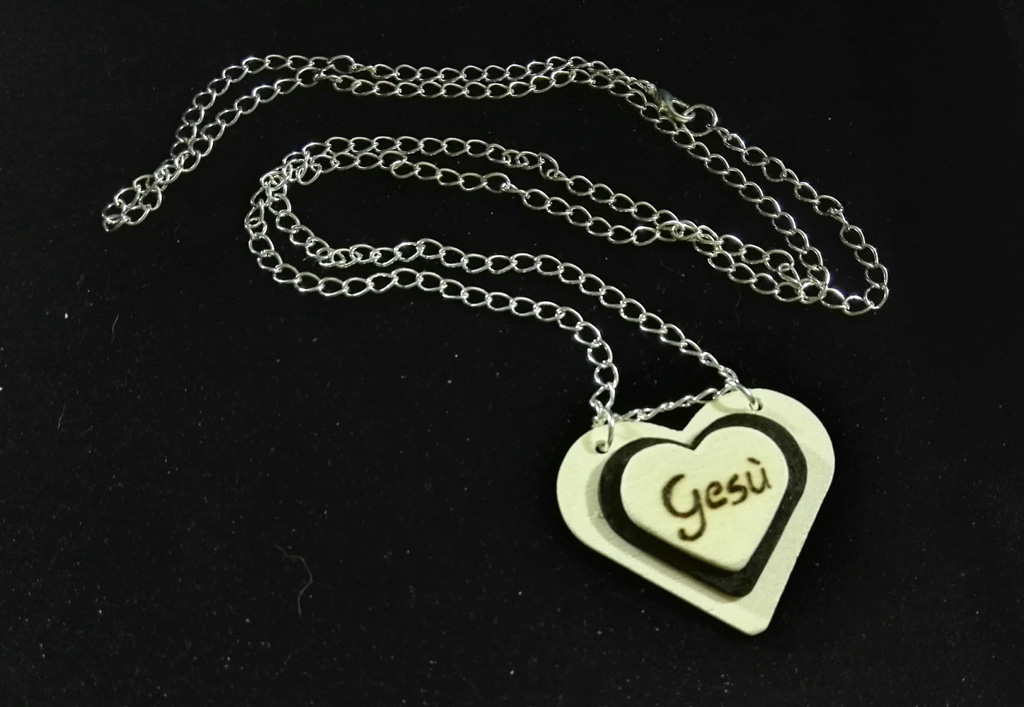 Collana Ciondolo Cuore in legno con Nome Personalizzabile