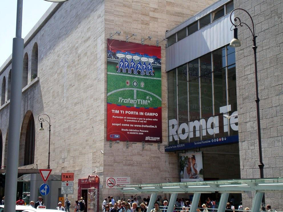 Campagna pubblicitaria “TIM TI PORTA IN CAMPO” durante il TROFEO TIM 2009.<br />Vincitore del premio “miglior sponsorizzazione 2009”